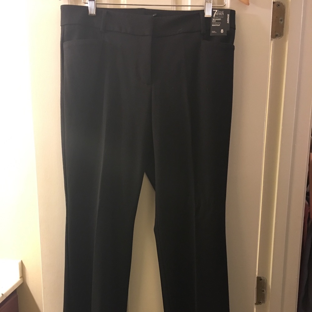NWT NY&CO Bootleg Pant Size 8. Black.